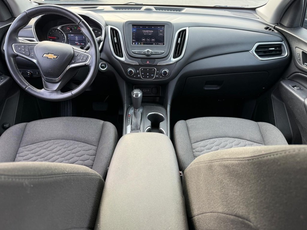 Chevrolet Equinox Vehicle Full-screen Gallery Image 12