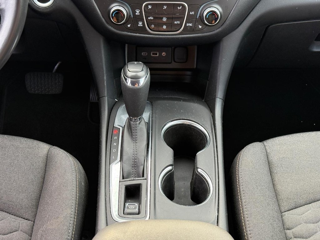Chevrolet Equinox Vehicle Full-screen Gallery Image 15