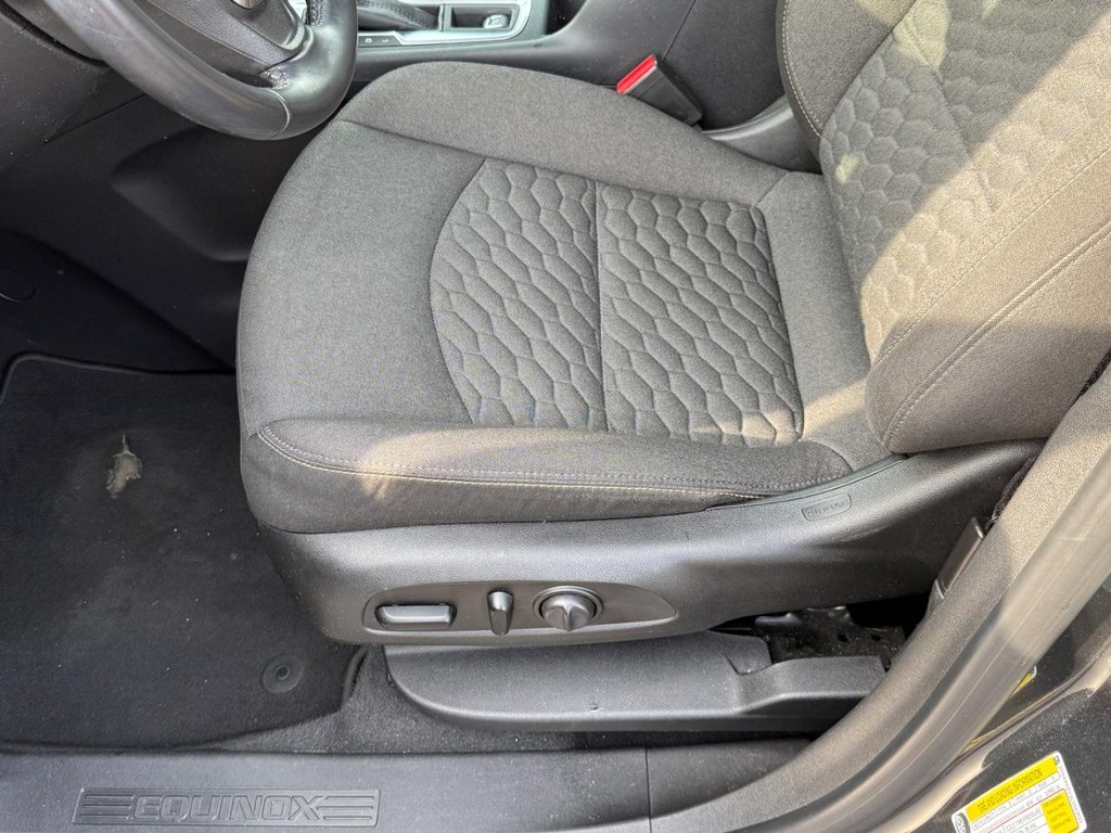 Chevrolet Equinox Vehicle Full-screen Gallery Image 17