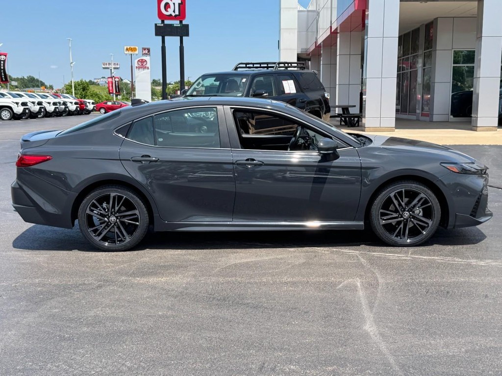 Toyota Camry Vehicle Image 2