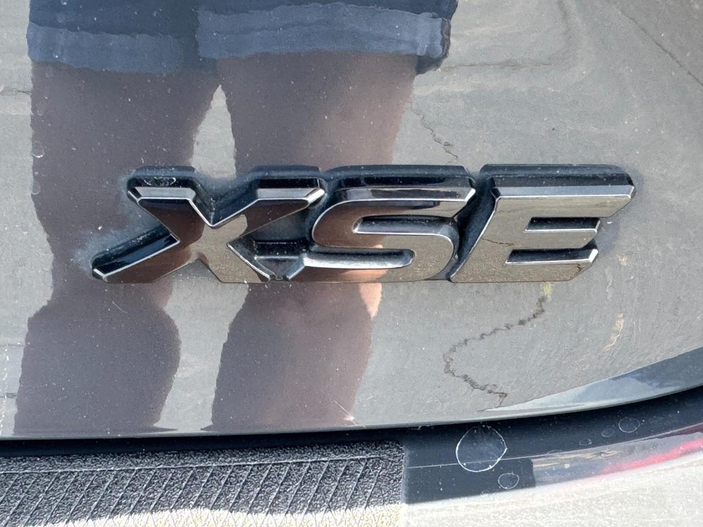 Toyota Camry Vehicle Image 4