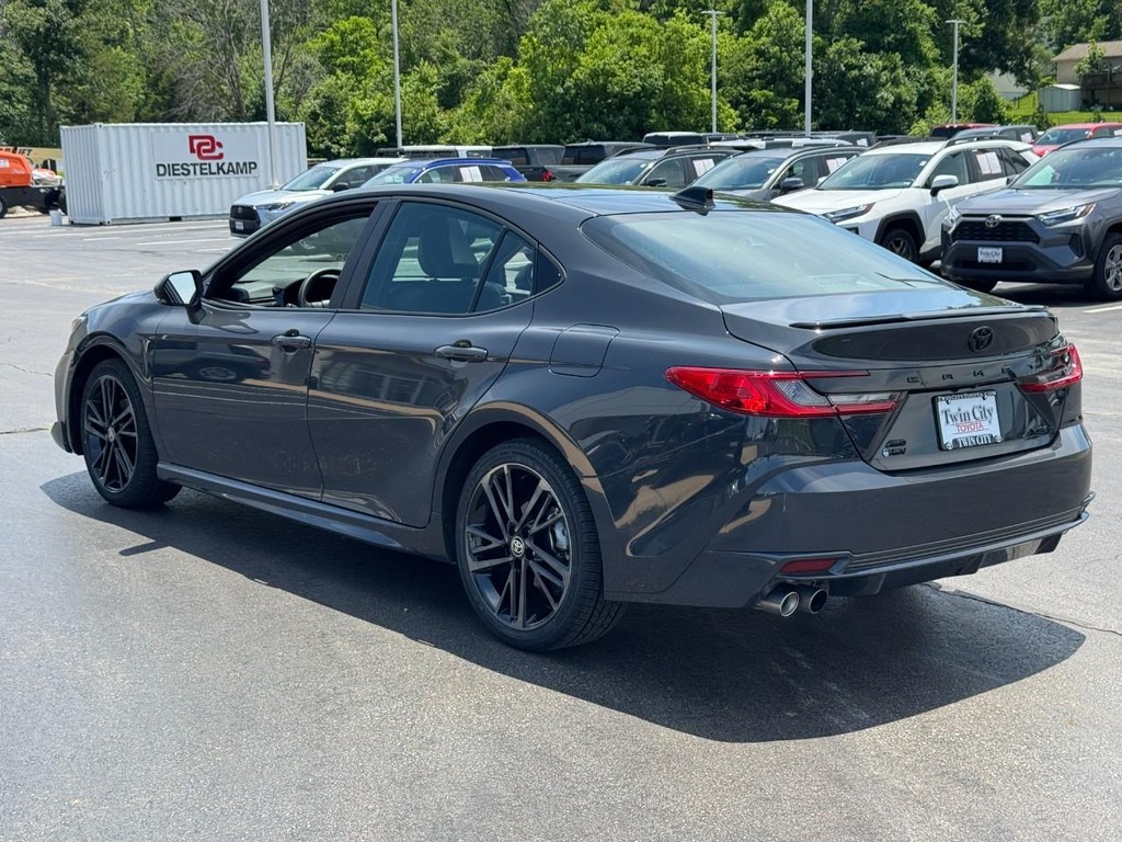 Toyota Camry Vehicle Image 8
