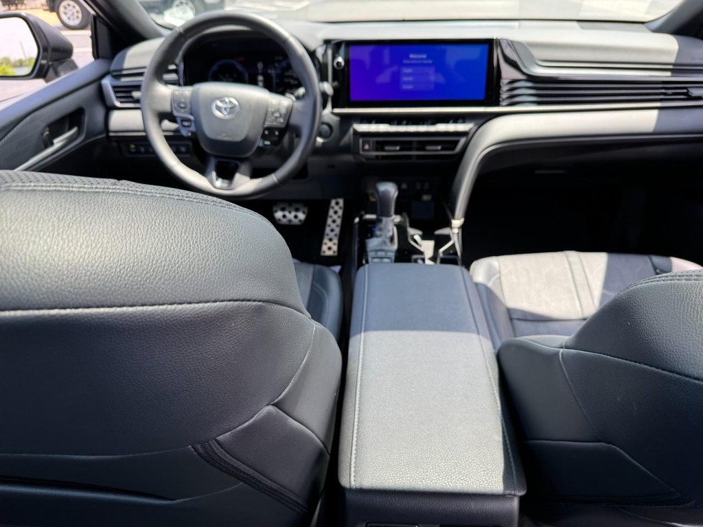 Toyota Camry Vehicle Image 13