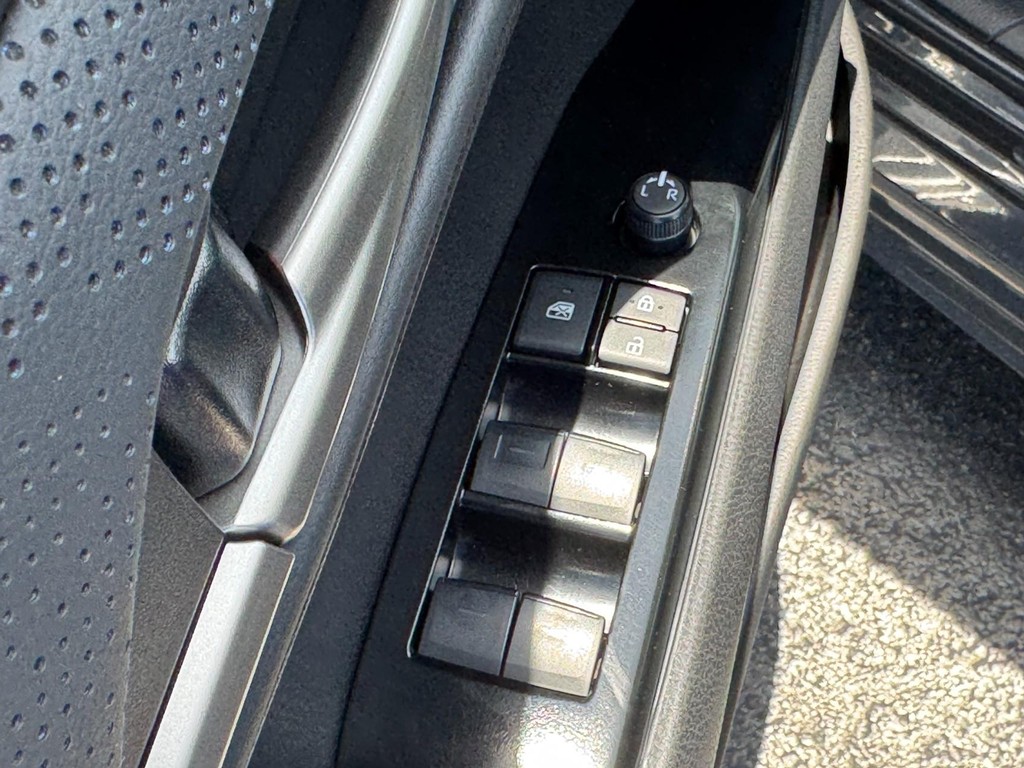 Toyota Camry Vehicle Image 18