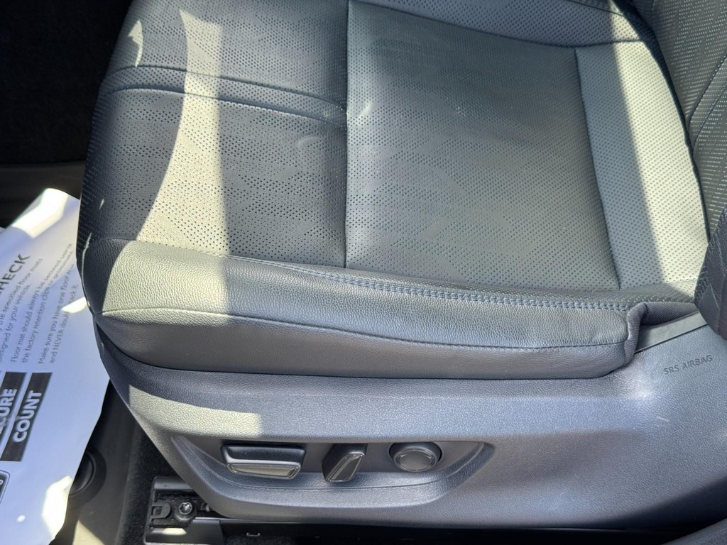 Toyota Camry Vehicle Image 19