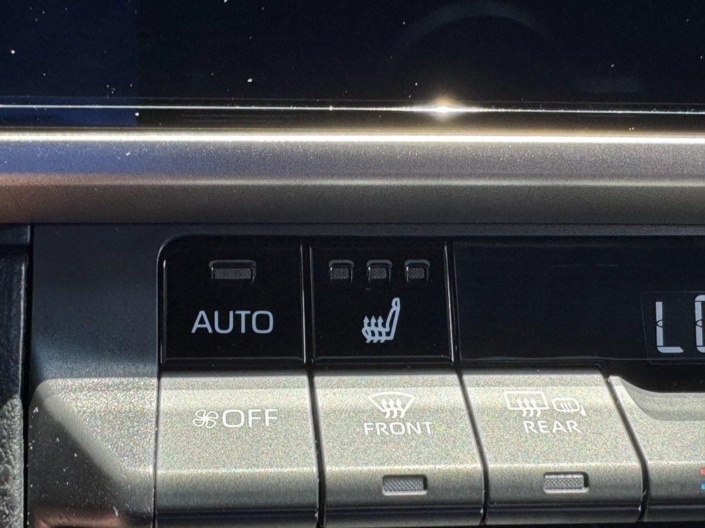 Toyota Camry Vehicle Image 25