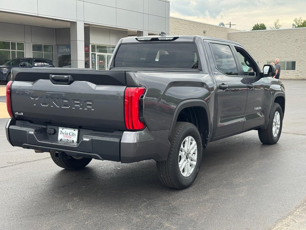 Toyota Tundra 4WD Vehicle Image 3