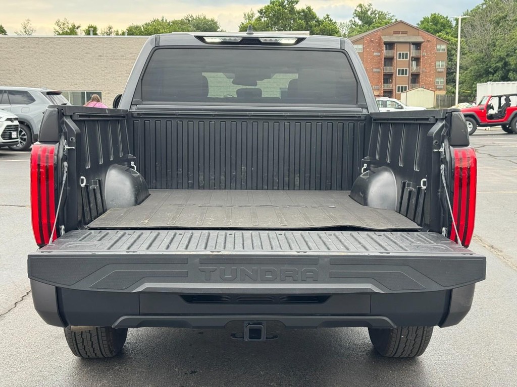 Toyota Tundra 4WD Vehicle Image 4