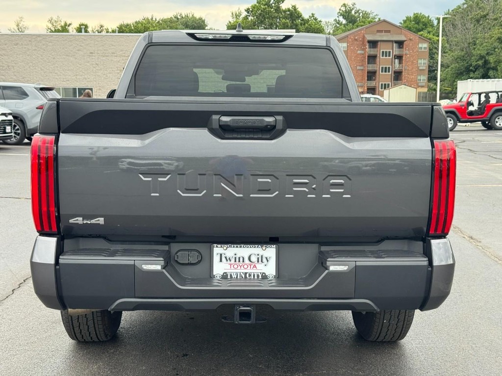 Toyota Tundra 4WD Vehicle Image 5