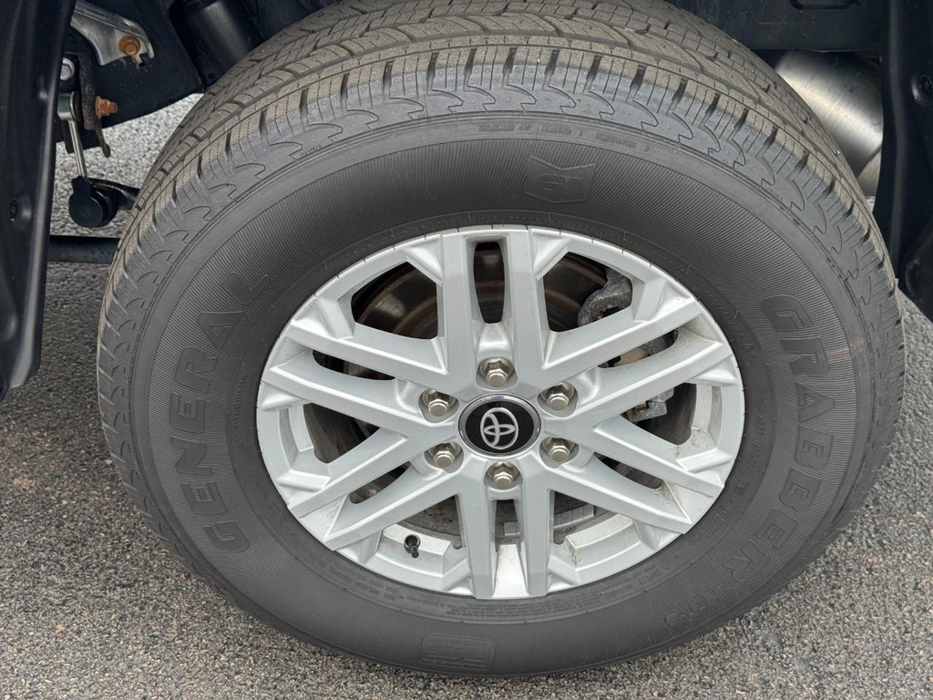 Toyota Tundra 4WD Vehicle Image 7