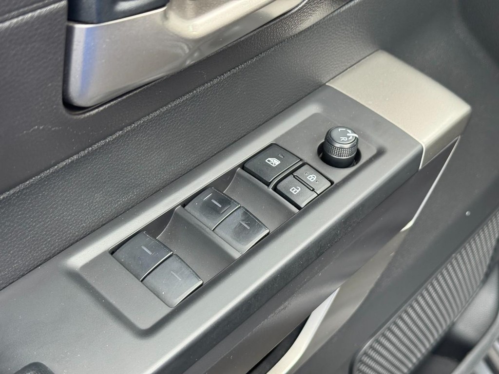 Toyota Tundra 4WD Vehicle Image 16