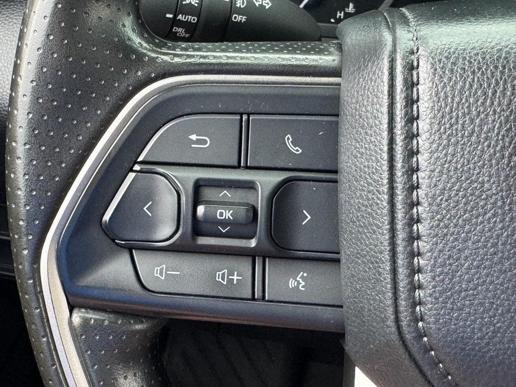 Toyota Tundra 4WD Vehicle Image 18