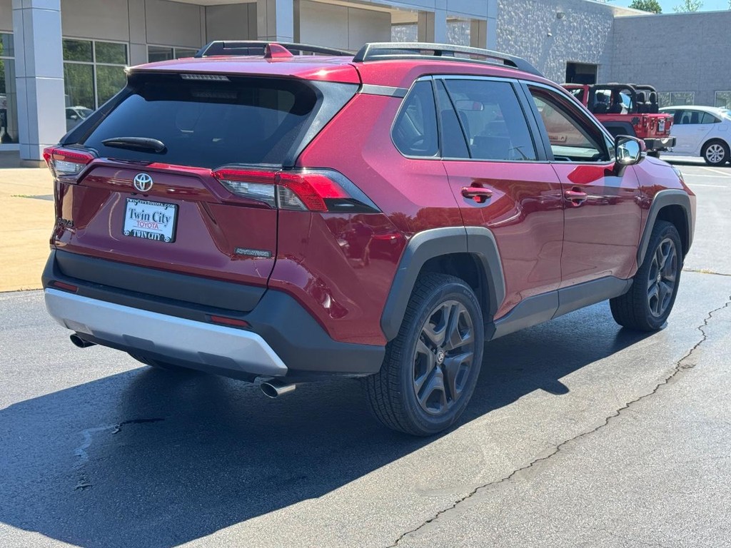 Toyota RAV4 Vehicle Image 3