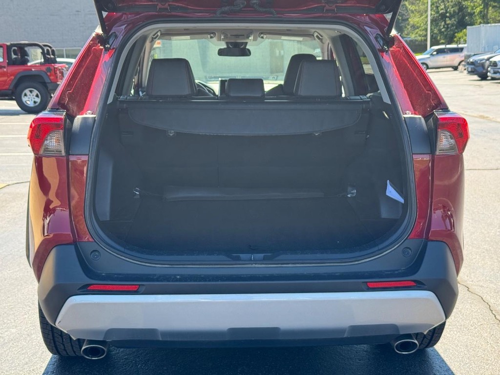 Toyota RAV4 Vehicle Image 5