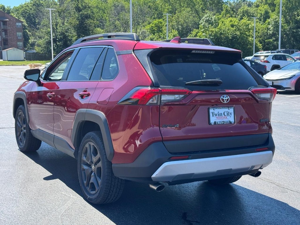 Toyota RAV4 Vehicle Image 7