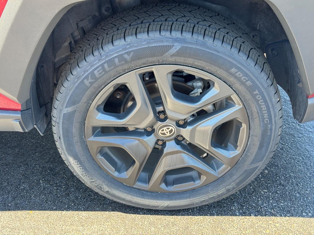 Toyota RAV4 Vehicle Image 8