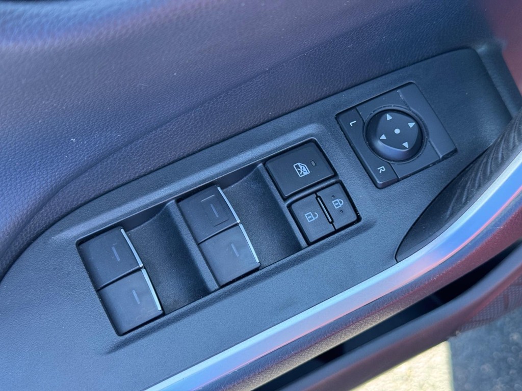 Toyota RAV4 Vehicle Image 16