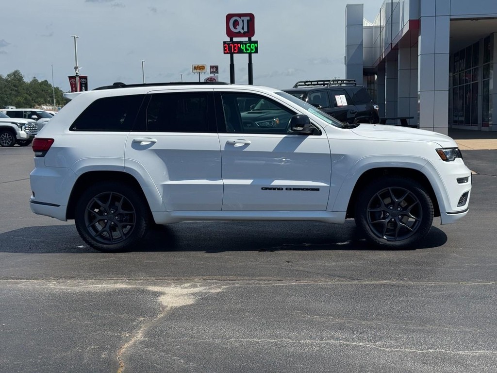 Jeep Grand Cherokee Vehicle Image 2