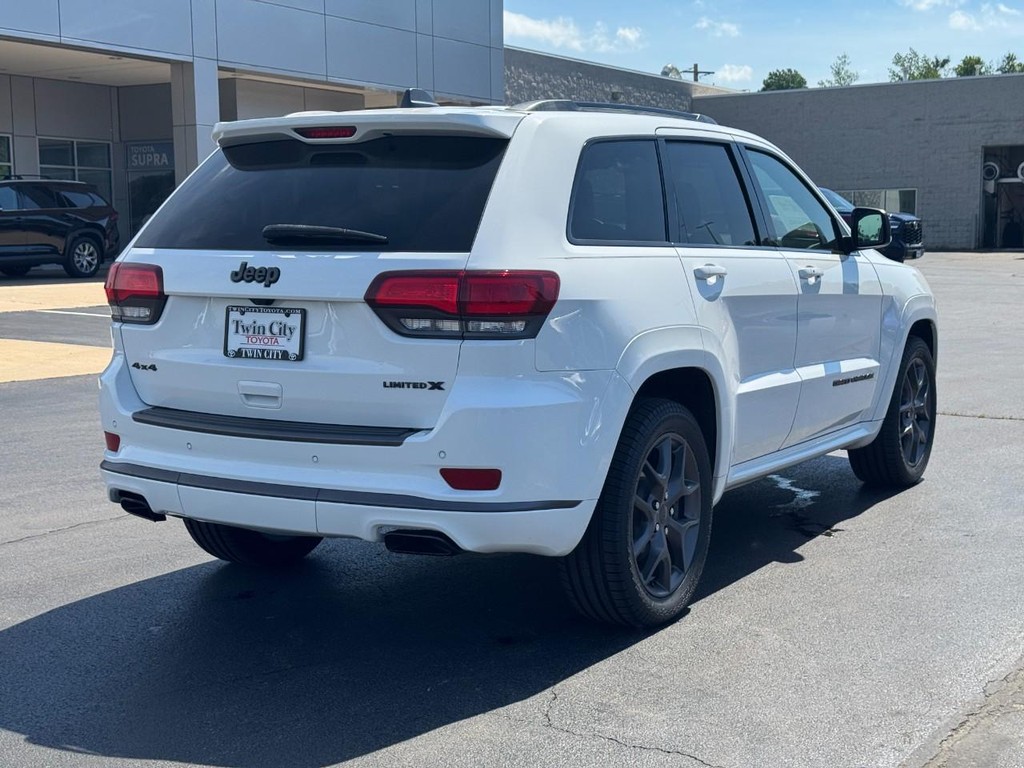 Jeep Grand Cherokee Vehicle Image 3