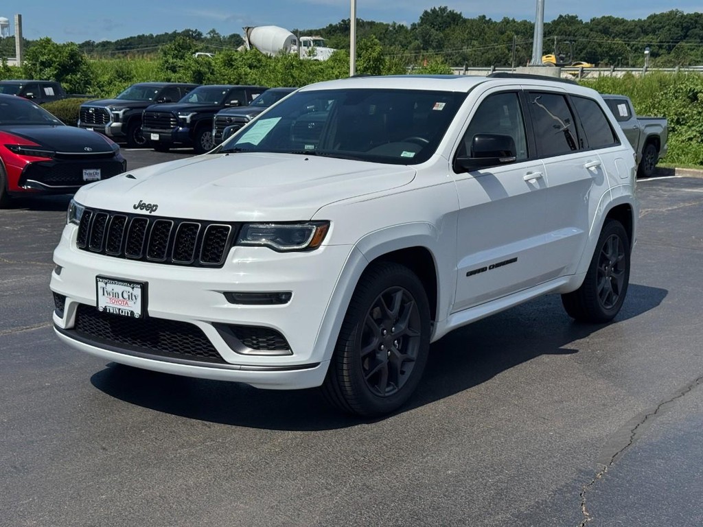 Jeep Grand Cherokee Vehicle Image 9