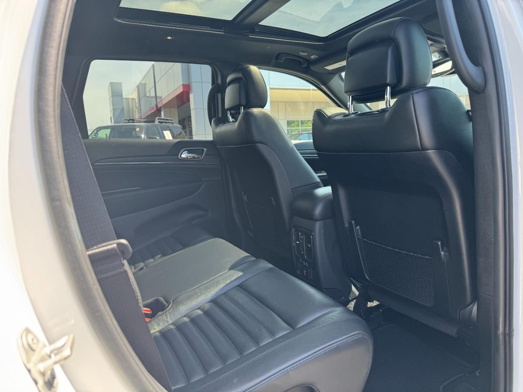 Jeep Grand Cherokee Vehicle Image 11