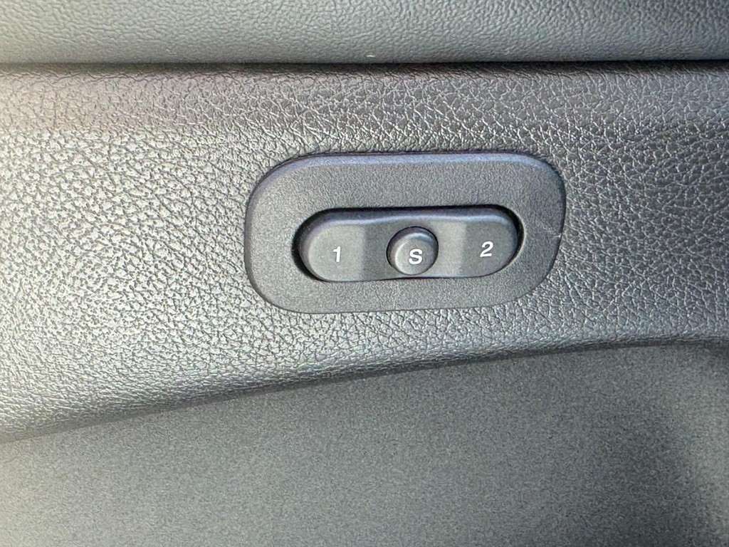 Jeep Grand Cherokee Vehicle Image 17