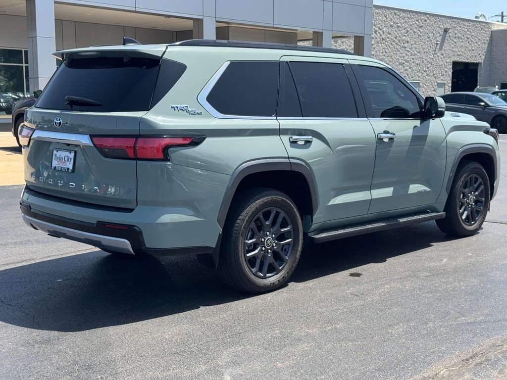 Toyota Sequoia Vehicle Image 3