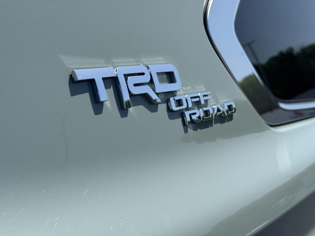 Toyota Sequoia Vehicle Image 4