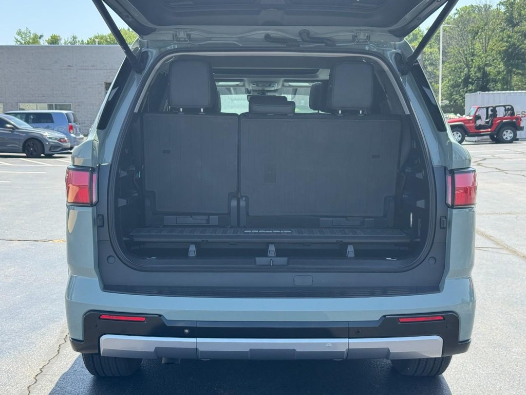 Toyota Sequoia Vehicle Image 5