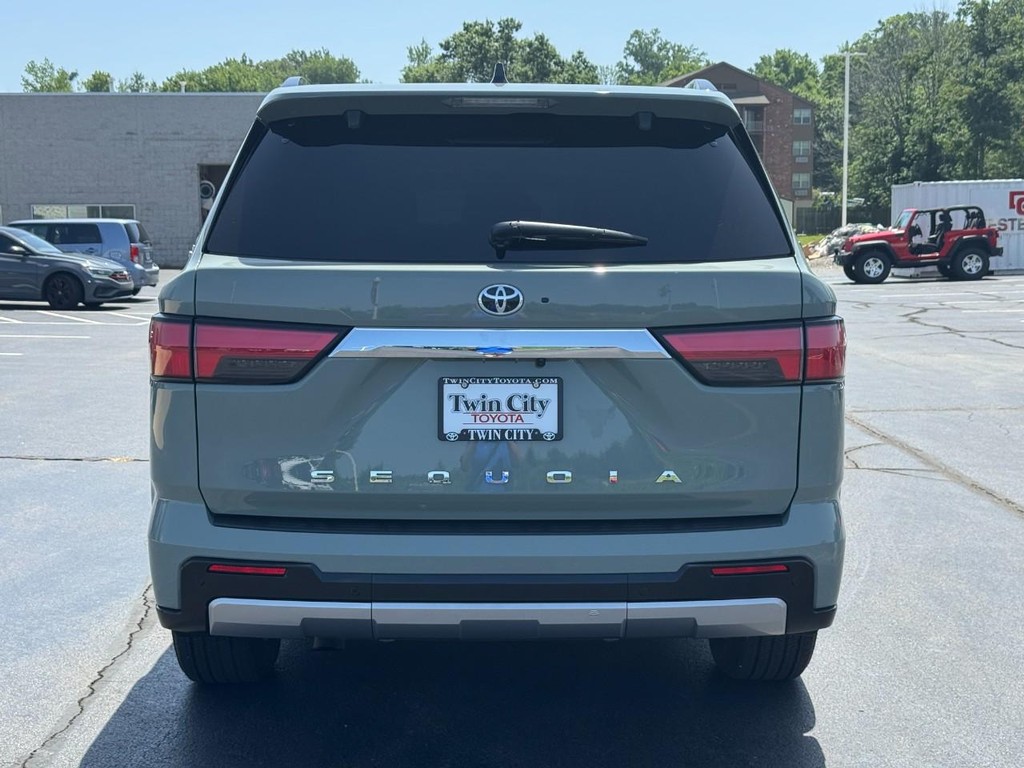 Toyota Sequoia Vehicle Image 6