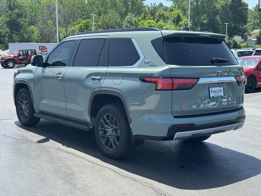 Toyota Sequoia Vehicle Image 7
