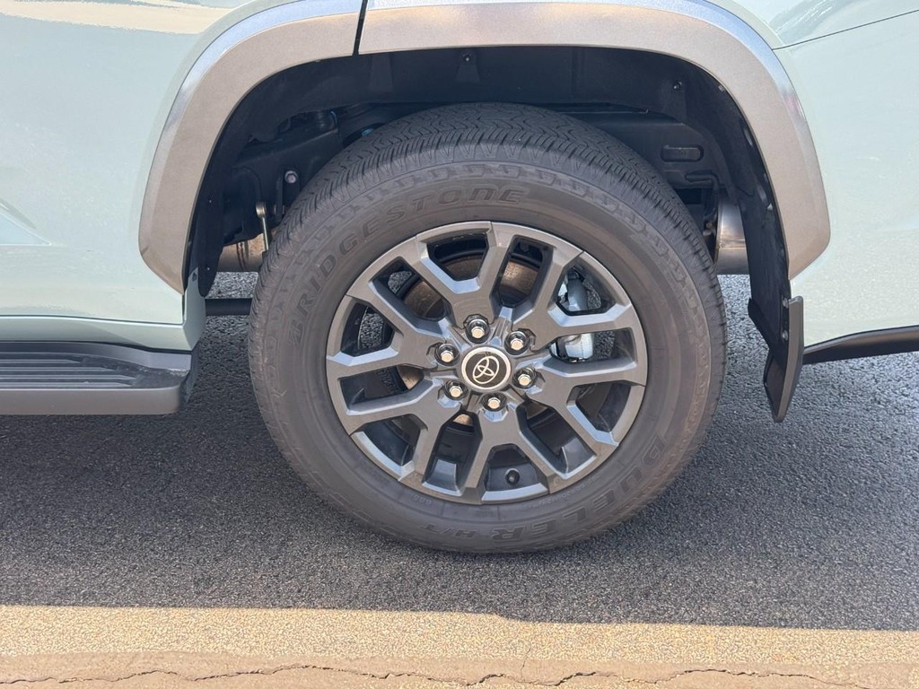 Toyota Sequoia Vehicle Image 8