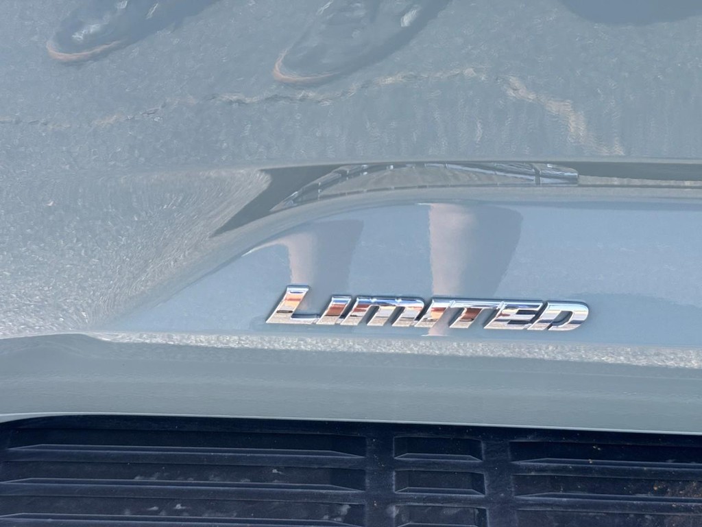 Toyota Sequoia Vehicle Image 9