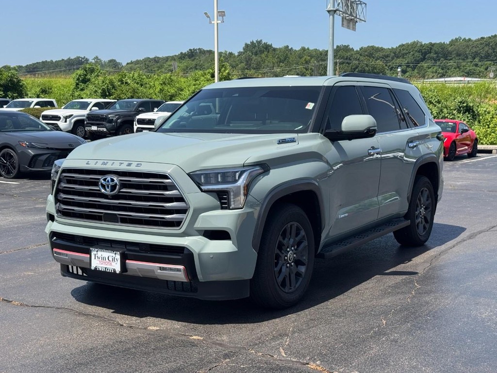 Toyota Sequoia Vehicle Image 11
