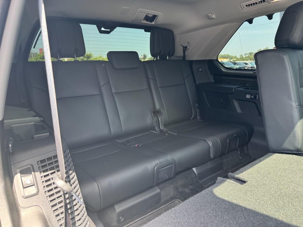 Toyota Sequoia Vehicle Image 14