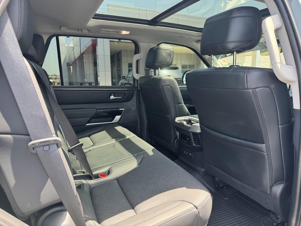 Toyota Sequoia Vehicle Image 15