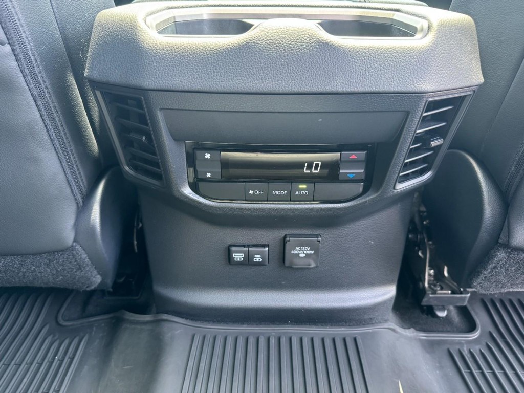 Toyota Sequoia Vehicle Image 16