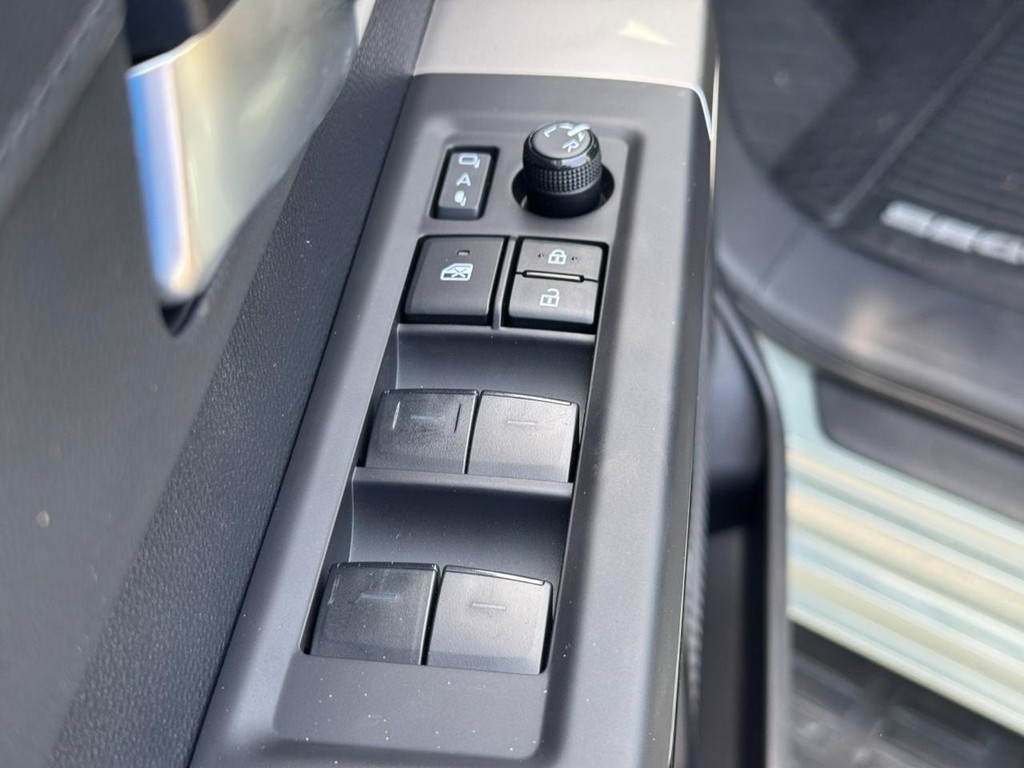 Toyota Sequoia Vehicle Image 22