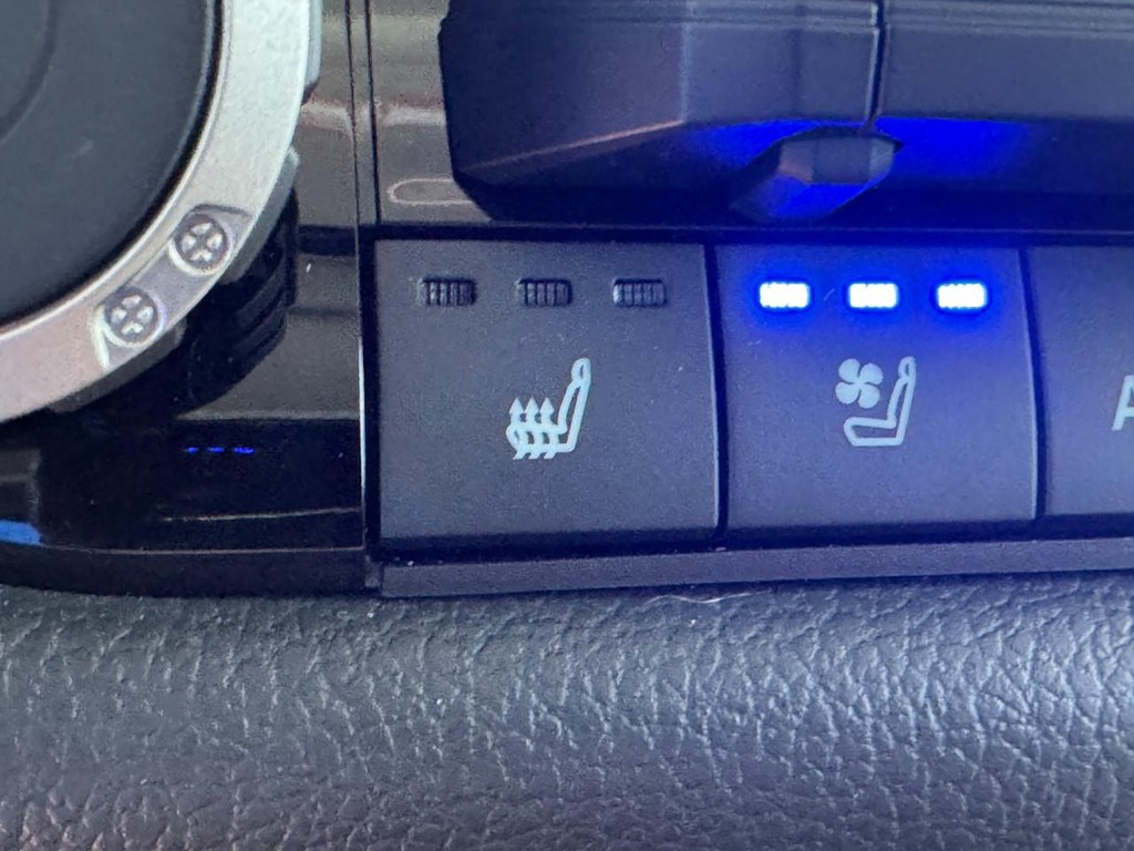 Toyota Sequoia Vehicle Image 29
