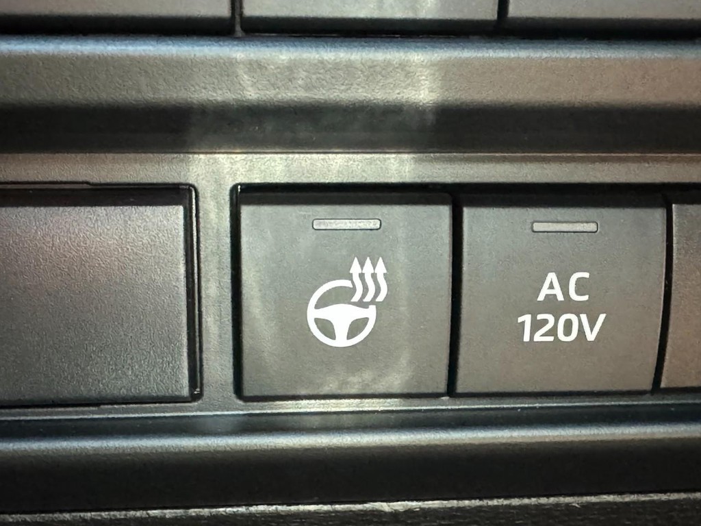 Toyota Sequoia Vehicle Image 30