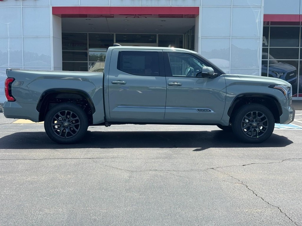 Toyota Tundra 4WD Vehicle Image 3