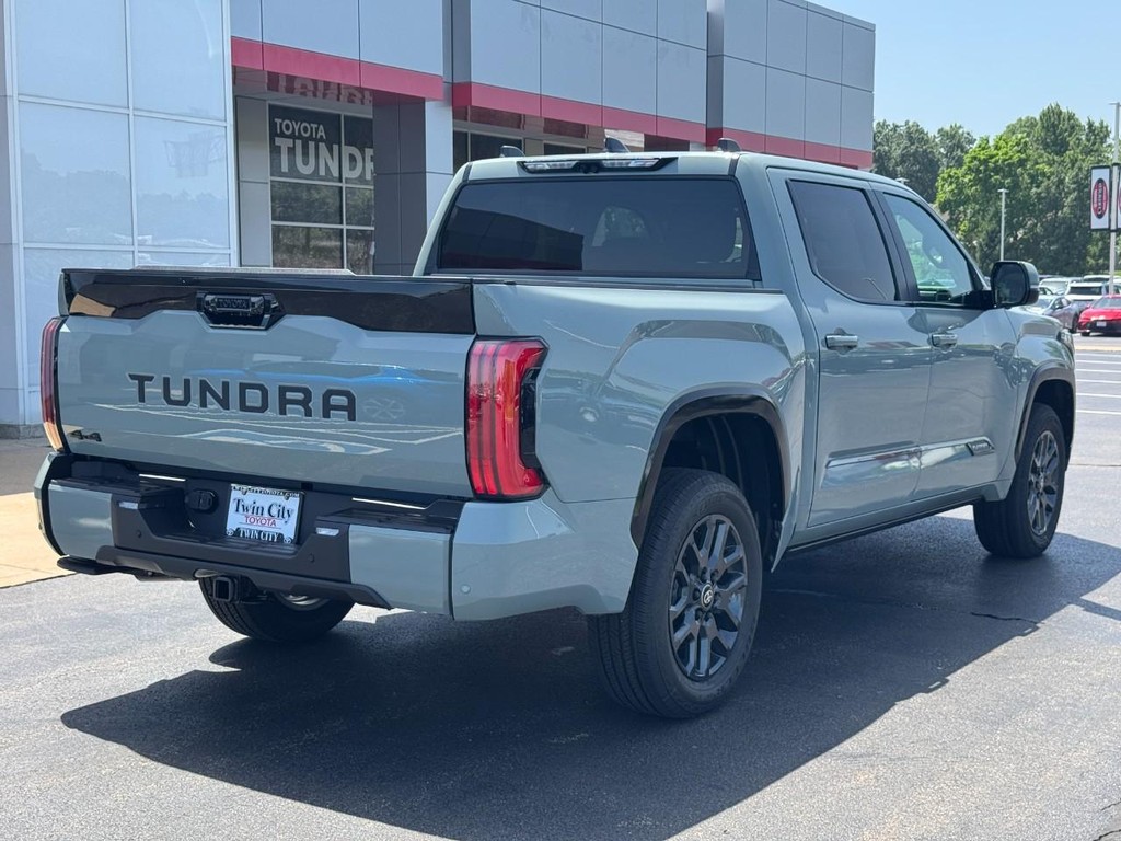 Toyota Tundra 4WD Vehicle Image 4