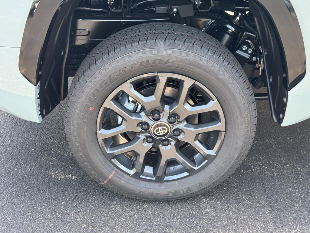 Toyota Tundra 4WD Vehicle Image 5
