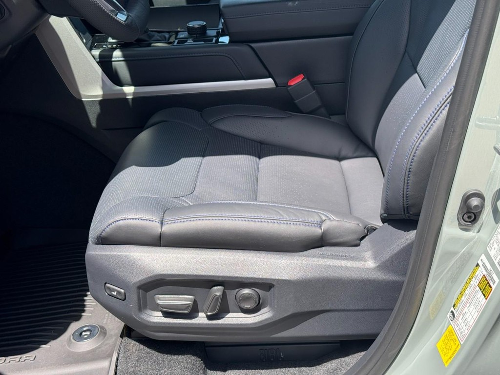 Toyota Tundra 4WD Vehicle Image 14
