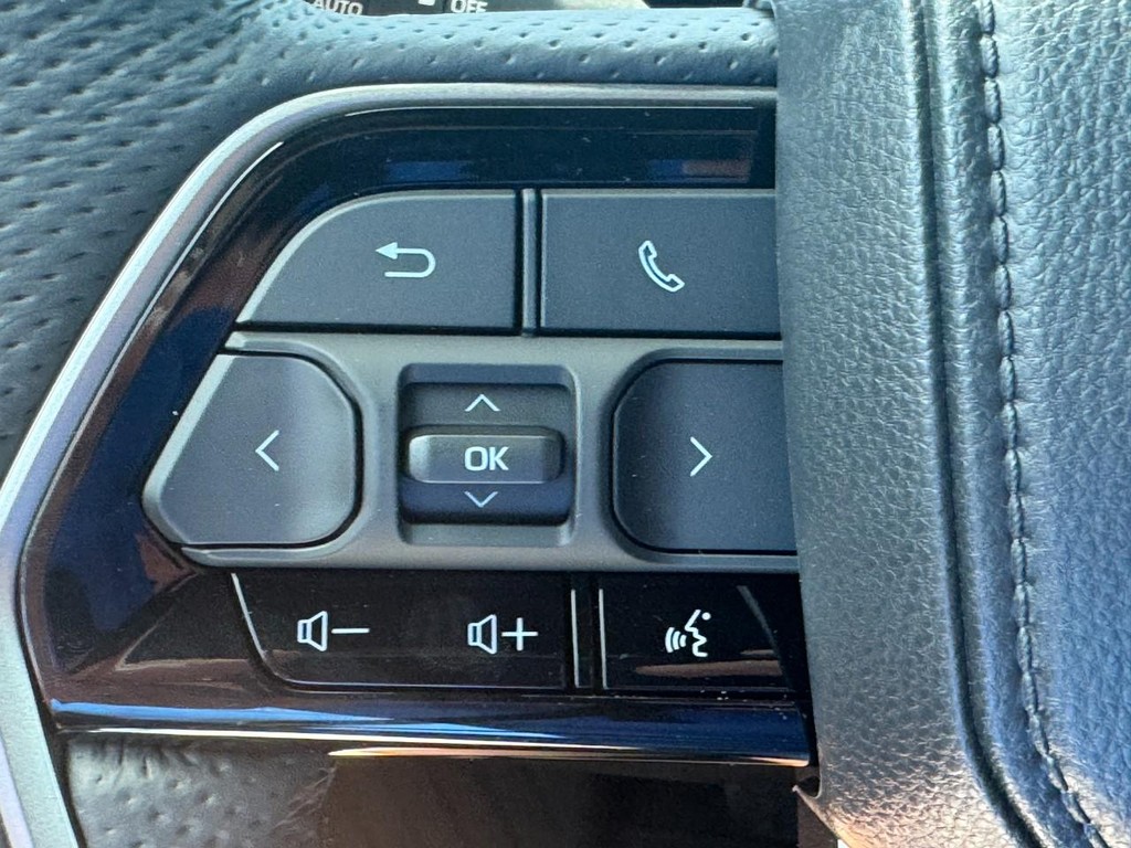 Toyota Tundra 4WD Vehicle Image 15