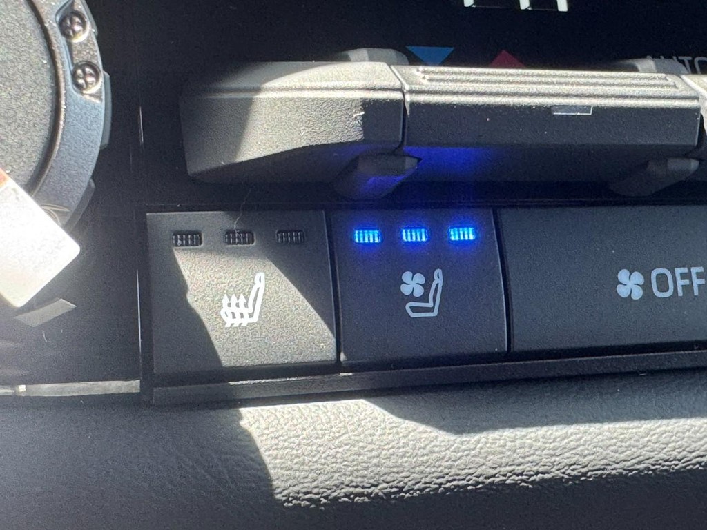 Toyota Tundra 4WD Vehicle Image 18