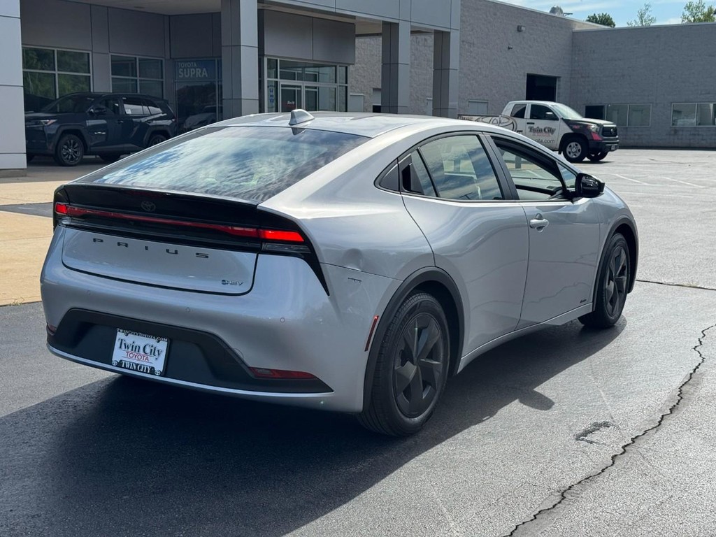 Toyota Prius Vehicle Image 3