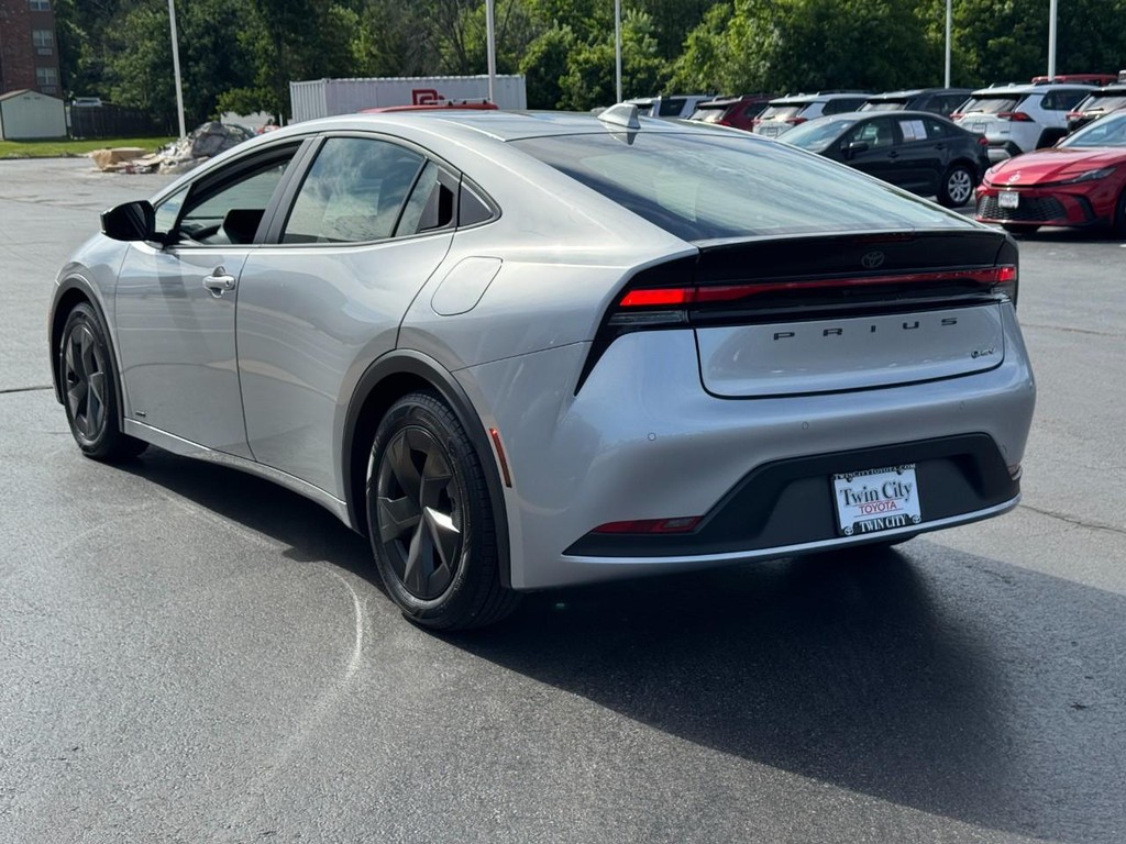 Toyota Prius Vehicle Image 7