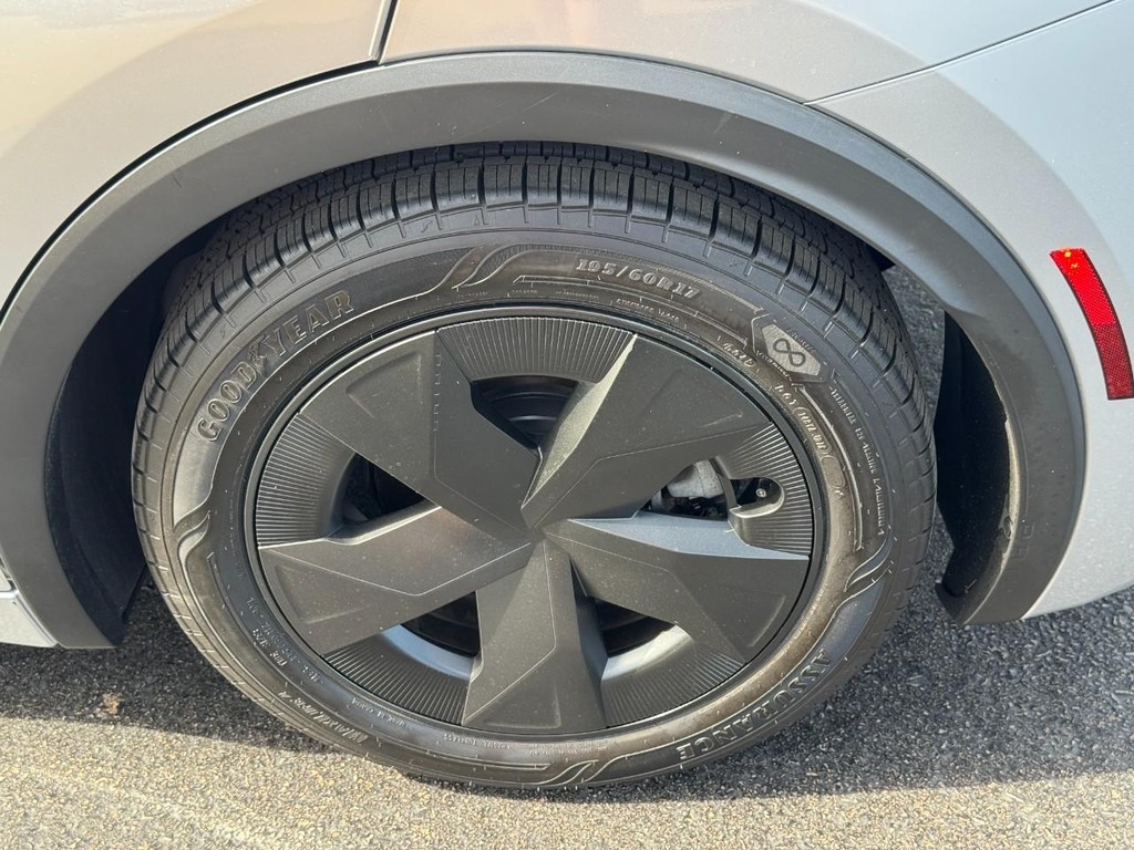 Toyota Prius Vehicle Image 8