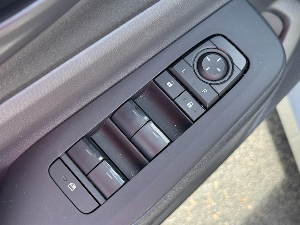 Toyota Prius Vehicle Image 16